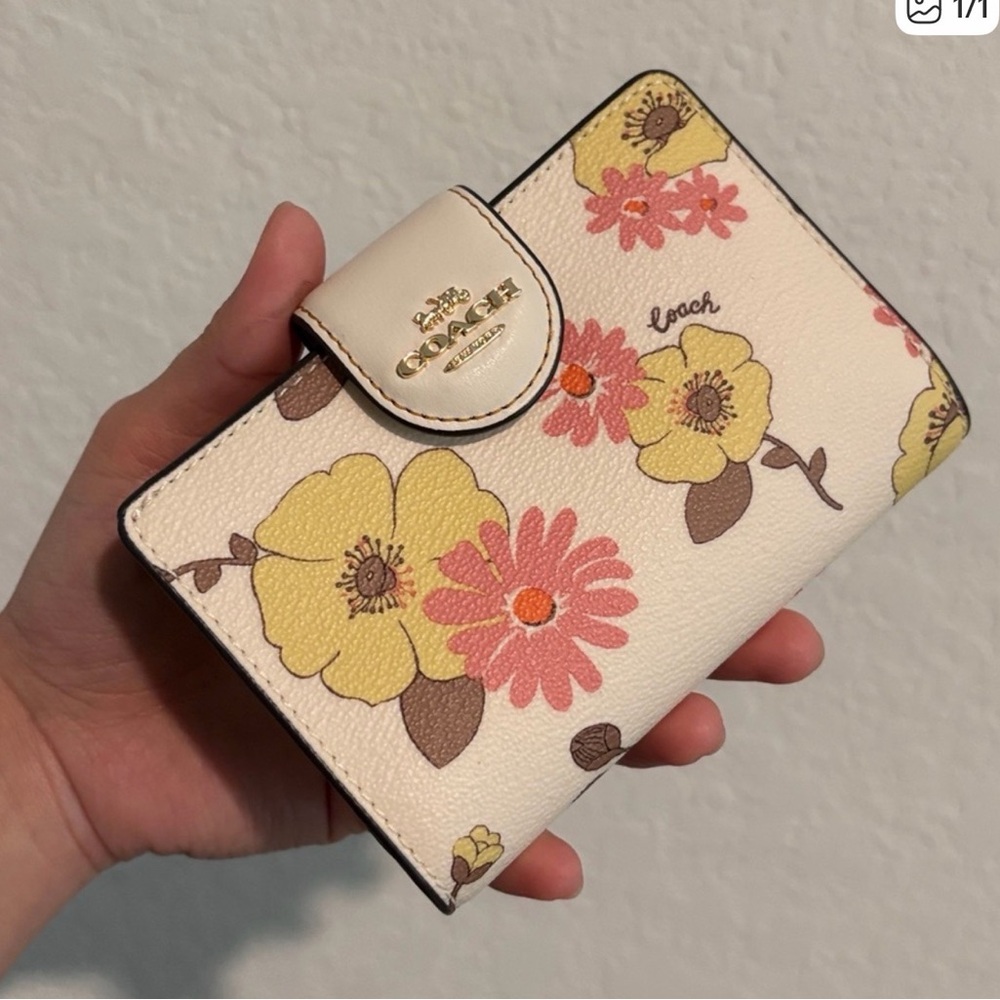 Coach Floral Compact Wallet in Cream, Yellow and Pink NWOT - Picture 7 of 7
